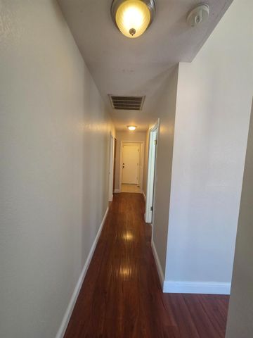 8212 Newbury Park Ct, Sacramento, CA 95828