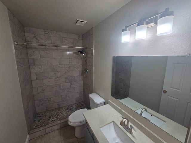 8212 Newbury Park Ct, Sacramento, CA 95828