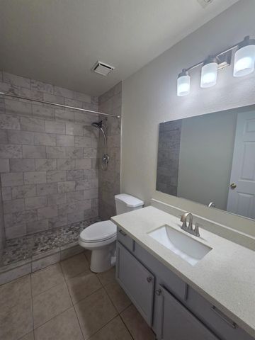 8212 Newbury Park Ct, Sacramento, CA 95828