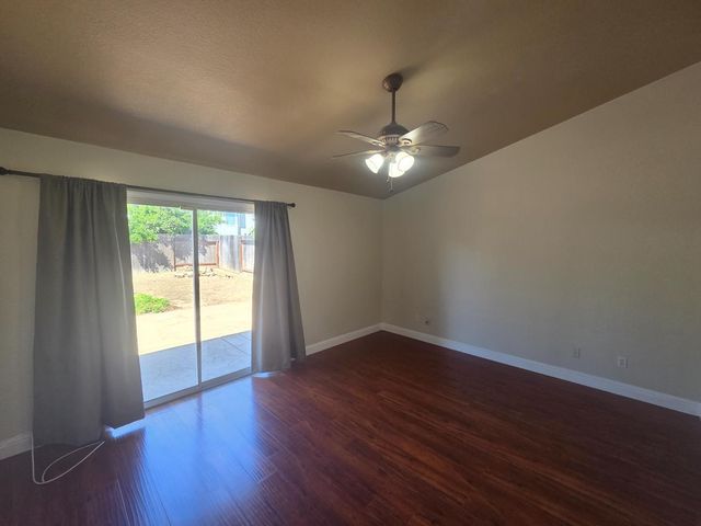 8212 Newbury Park Ct, Sacramento, CA 95828