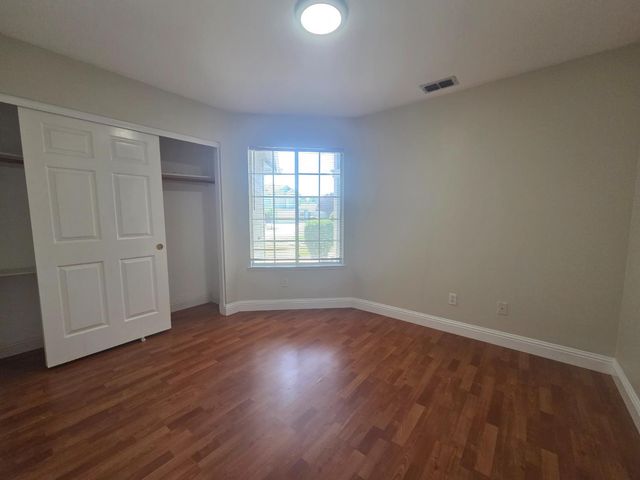 8212 Newbury Park Ct, Sacramento, CA 95828