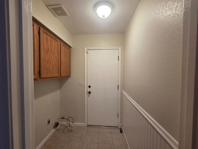 8212 Newbury Park Ct, Sacramento, CA 95828