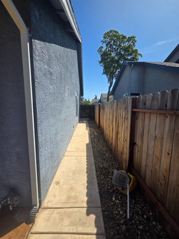 8212 Newbury Park Ct, Sacramento, CA 95828