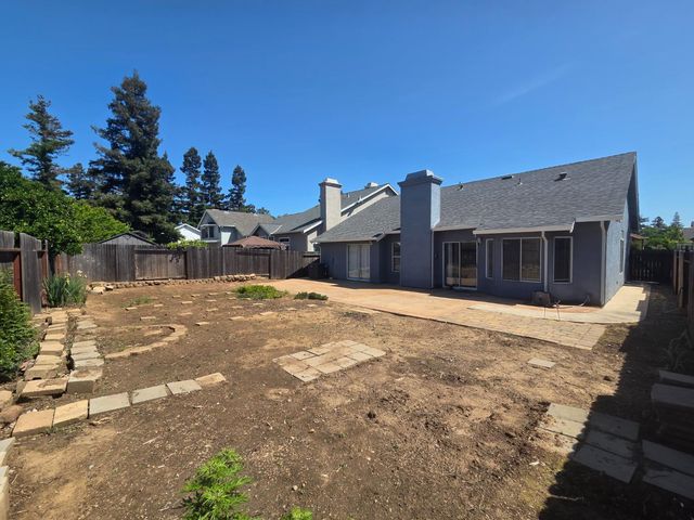 8212 Newbury Park Ct, Sacramento, CA 95828