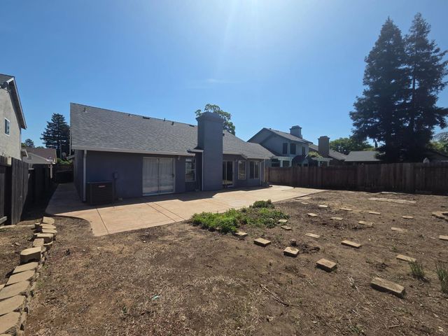 8212 Newbury Park Ct, Sacramento, CA 95828