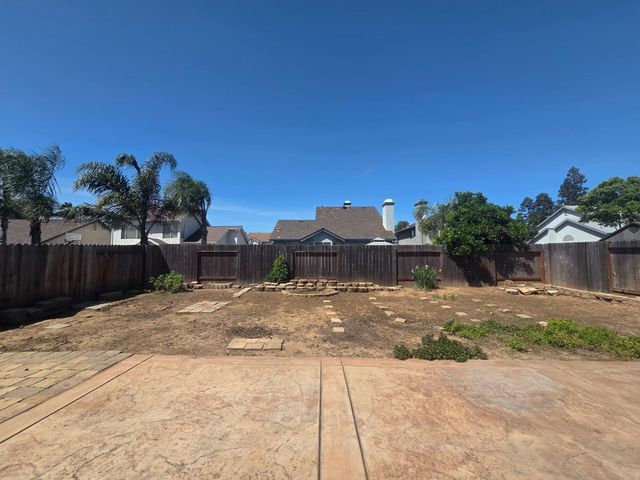 8212 Newbury Park Ct, Sacramento, CA 95828