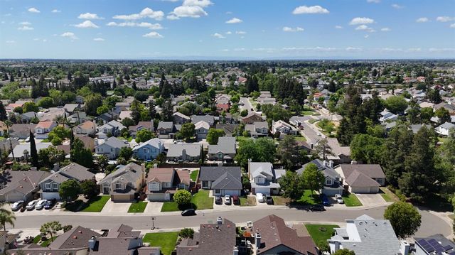 8212 Newbury Park Ct, Sacramento, CA 95828