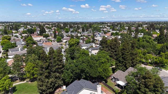 8212 Newbury Park Ct, Sacramento, CA 95828