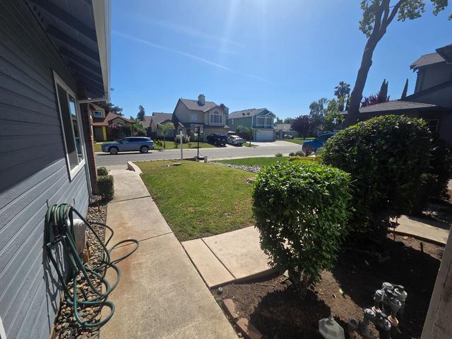 8212 Newbury Park Ct, Sacramento, CA 95828