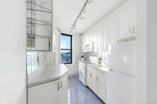 7609 4th Avenue F1, Brooklyn, NY 11209