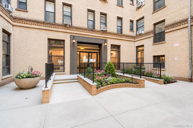 7609 4th Avenue F1, Brooklyn, NY 11209