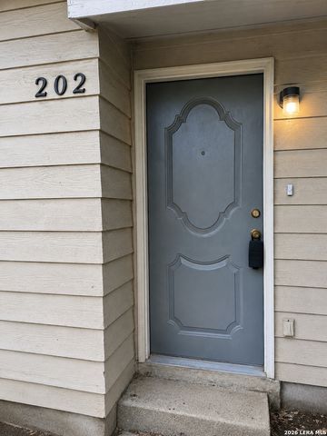844 E Sunshine Dr Apt 202, San Antonio, TX 78228