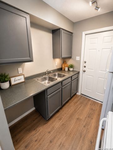 844 E Sunshine Dr Apt 202, San Antonio, TX 78228