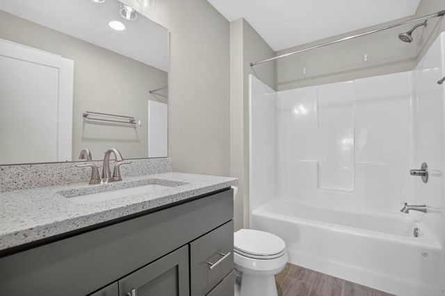 2224 Vera Way, Cedar Falls, IA 50613