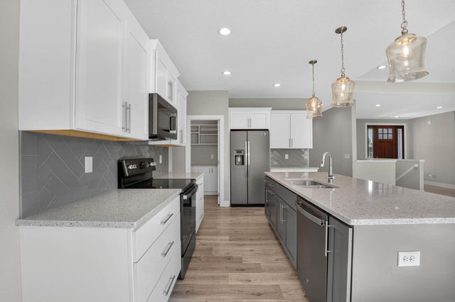 2224 Vera Way, Cedar Falls, IA 50613