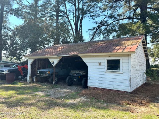 6195 Red Hill Road, Whiteville, NC 28472