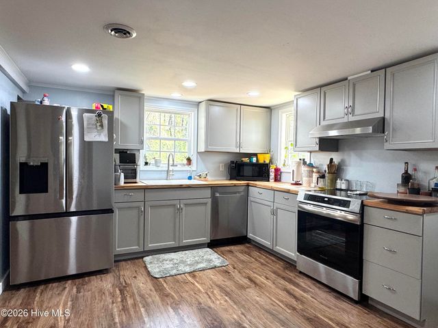 6195 Red Hill Road, Whiteville, NC 28472