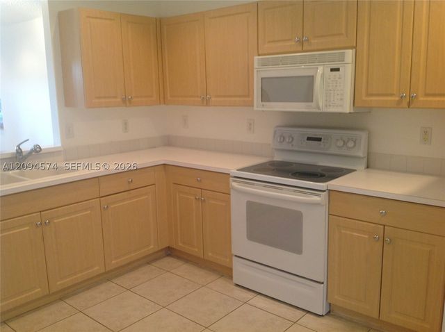 606 NW 208th Way 208, Pembroke Pines, FL 33029