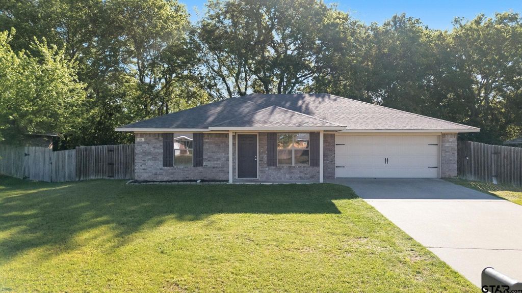 208 Shelley, Lindale, TX 75771
