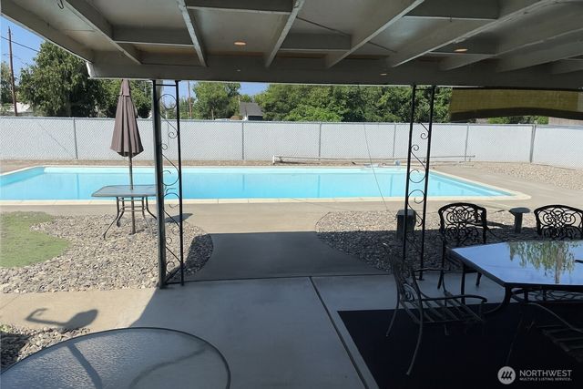 1314 S Division Street, Walla Walla, WA 99362