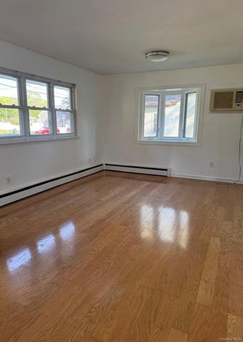 35 Auborn Avenue, Shirley, NY 11967