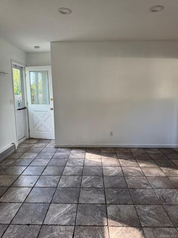 35 Auborn Avenue, Shirley, NY 11967