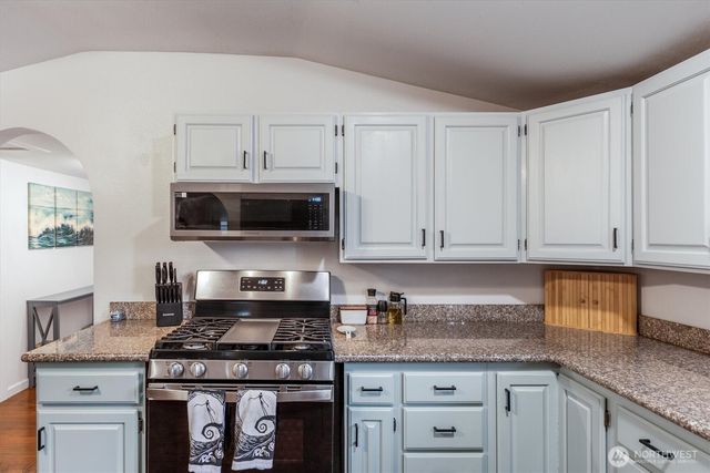 803 Elizabeth Street, Kelso, WA 98626