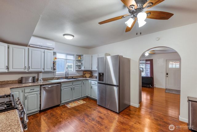 803 Elizabeth Street, Kelso, WA 98626