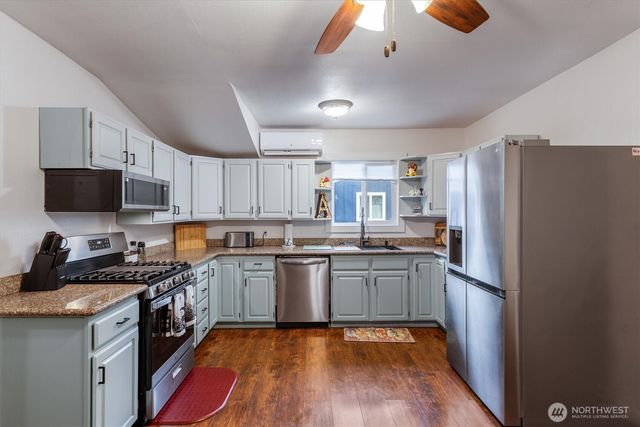 803 Elizabeth Street, Kelso, WA 98626