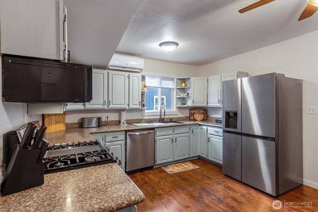 803 Elizabeth Street, Kelso, WA 98626