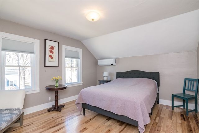 31 Lilly St, Northampton, MA 01062