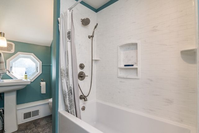 31 Lilly St, Northampton, MA 01062