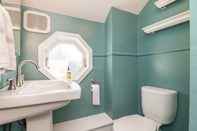 31 Lilly St, Northampton, MA 01062