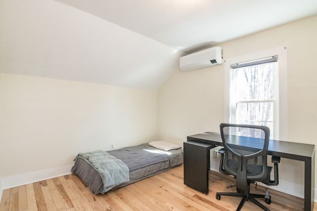 31 Lilly St, Northampton, MA 01062