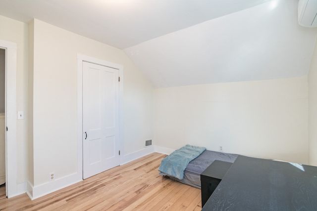 31 Lilly St, Northampton, MA 01062