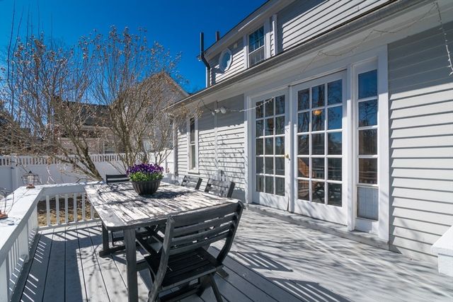 31 Lilly St, Northampton, MA 01062