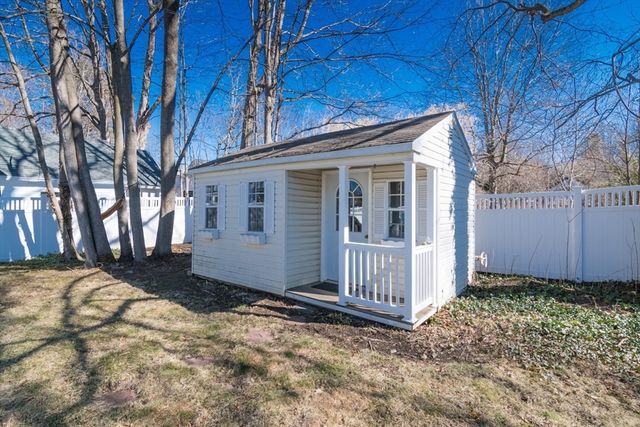 31 Lilly St, Northampton, MA 01062