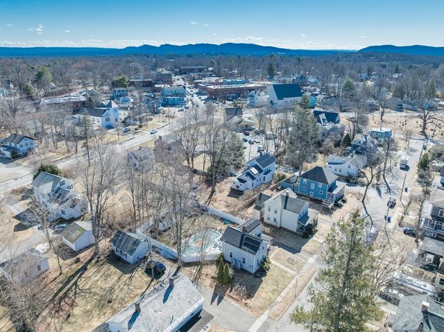 31 Lilly St, Northampton, MA 01062