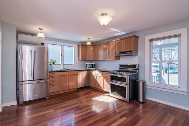 31 Lilly St, Northampton, MA 01062