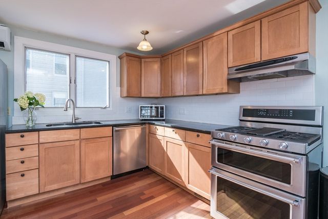 31 Lilly St, Northampton, MA 01062