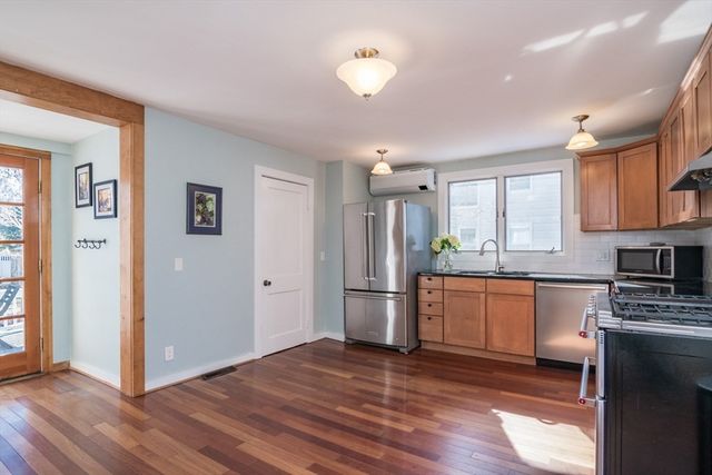 31 Lilly St, Northampton, MA 01062