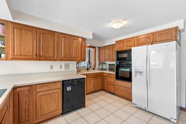 2416 W Dean COURT, River Hills, WI 53217