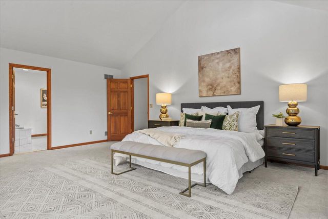 2416 W Dean COURT, River Hills, WI 53217