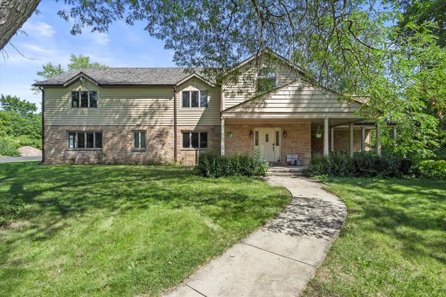 2416 W Dean COURT, River Hills, WI 53217