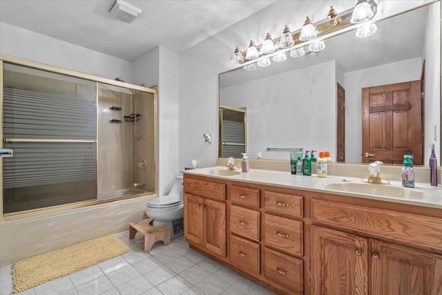 2416 W Dean COURT, River Hills, WI 53217