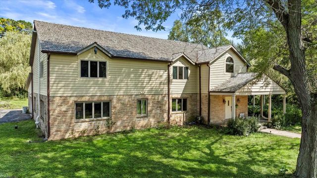 2416 W Dean COURT, River Hills, WI 53217