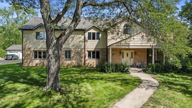 2416 W Dean COURT, River Hills, WI 53217