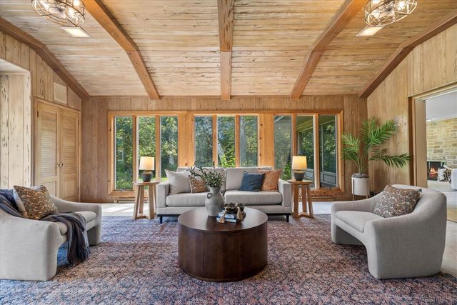 2416 W Dean COURT, River Hills, WI 53217