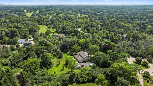 2416 W Dean COURT, River Hills, WI 53217