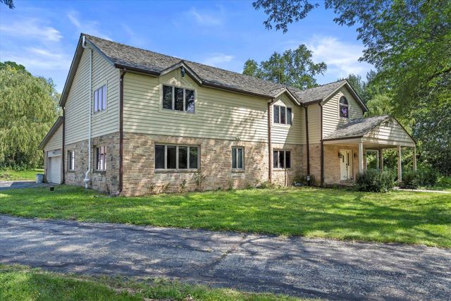 2416 W Dean COURT, River Hills, WI 53217